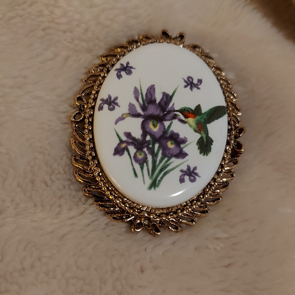 3 for 20 Vintage Pin Cottagecore - Picture 1 of 2